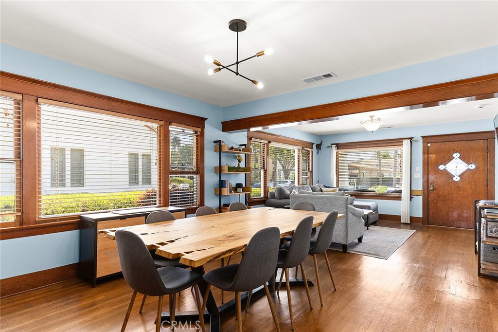 3033 E Vista
