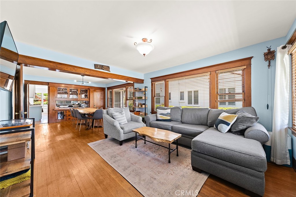 3033 E Vista