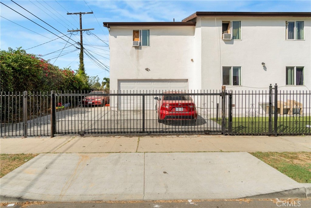 156 E 101st