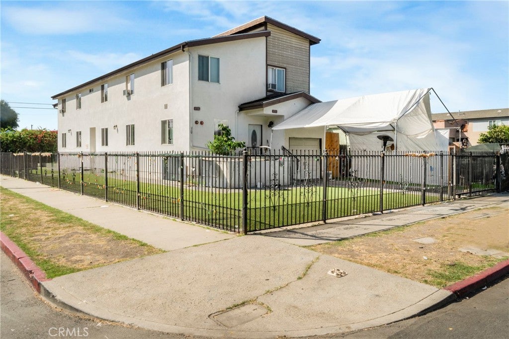 156 E 101st