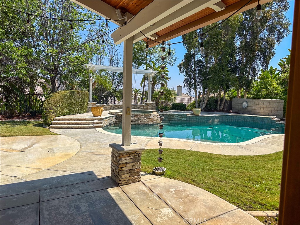 1073 Peter Christian Circle