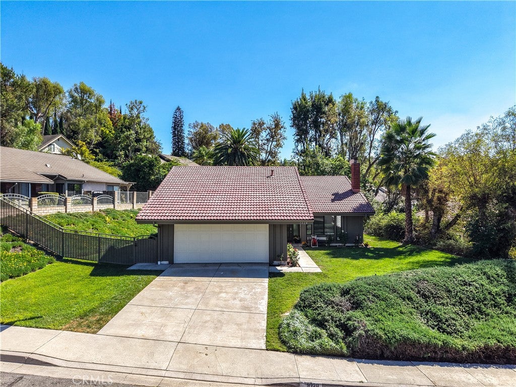 1028 CALLE FRONDOSA