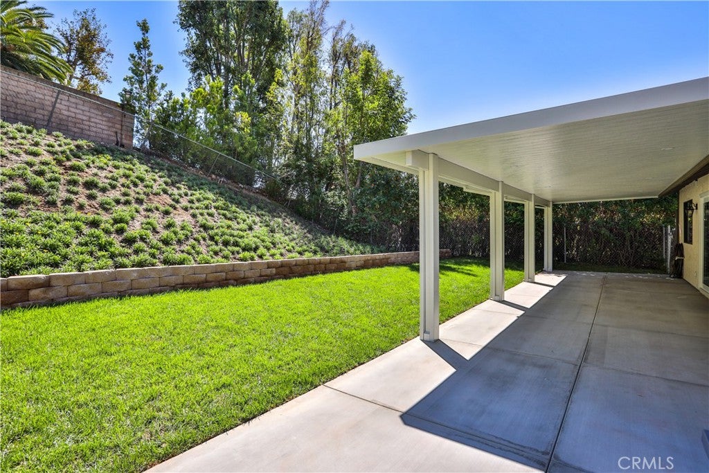 1028 CALLE FRONDOSA