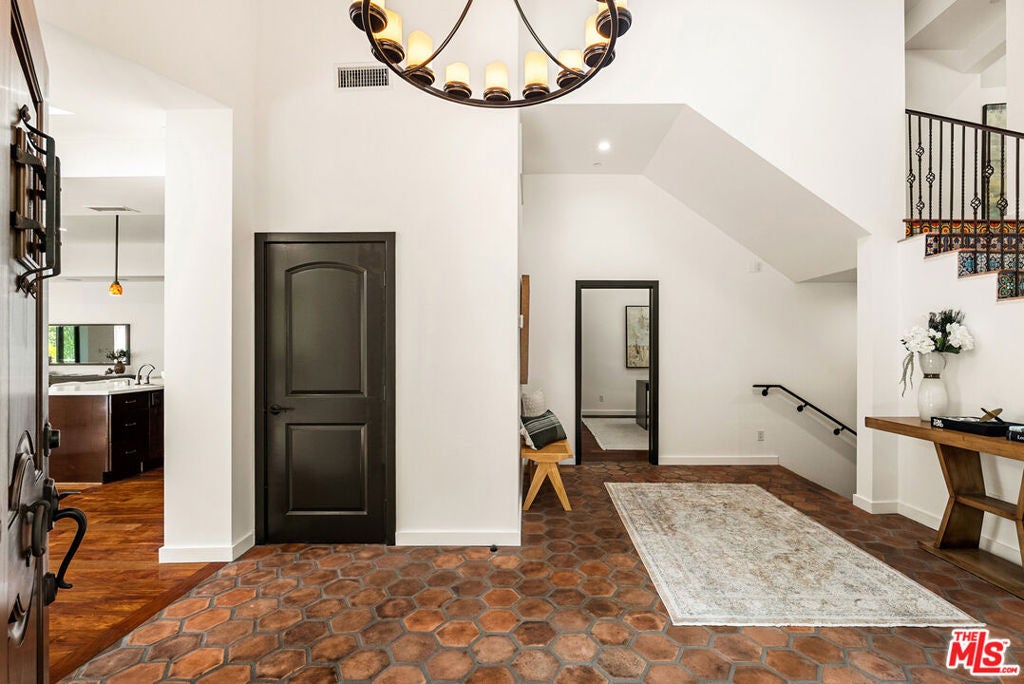 Photo of 8836 Wonderland Avenue, Los Angeles, CA 90046 (MLS # 26860137)