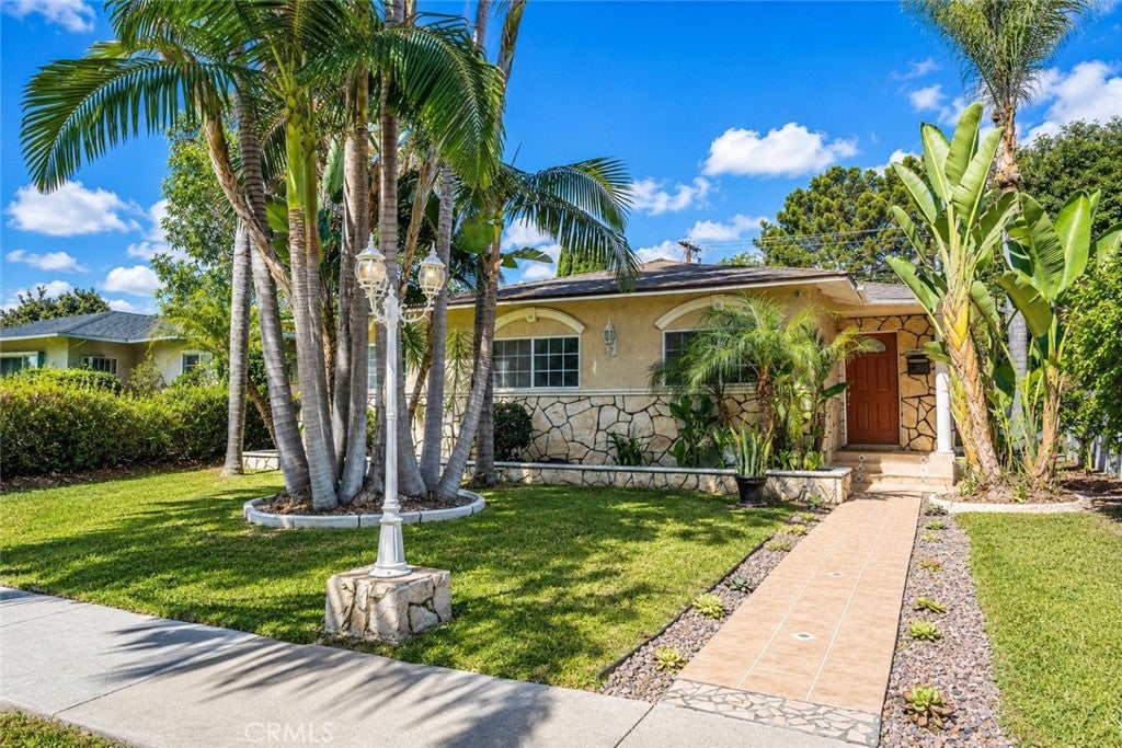 10529 La Mirada