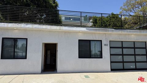 Photo of 1/2 Navy Street, Santa Monica, CA 90405 (MLS # 26827547)