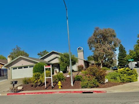 Photo of 506 Navajo Avenue, Paso Robles, CA 93446 (MLS # ML82010172)