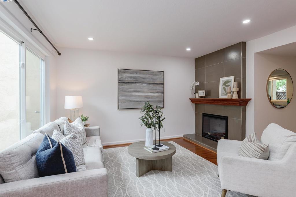 DOWNTOAREA - Residential Lease