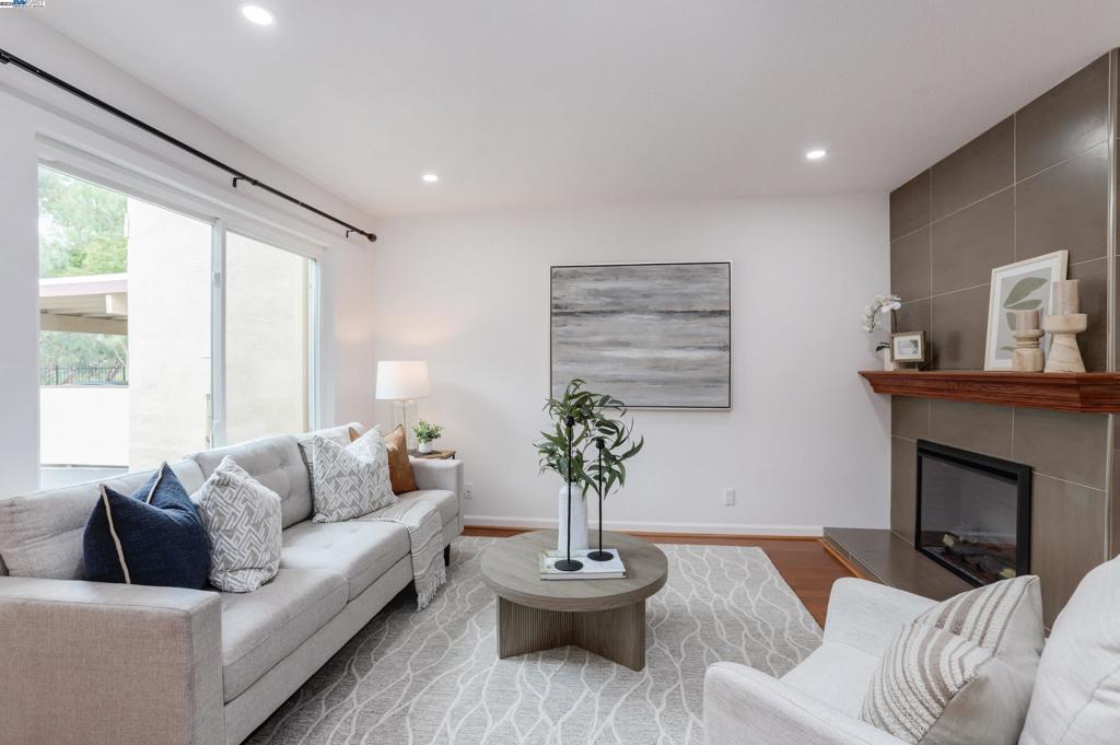 DOWNTOAREA - Residential Lease