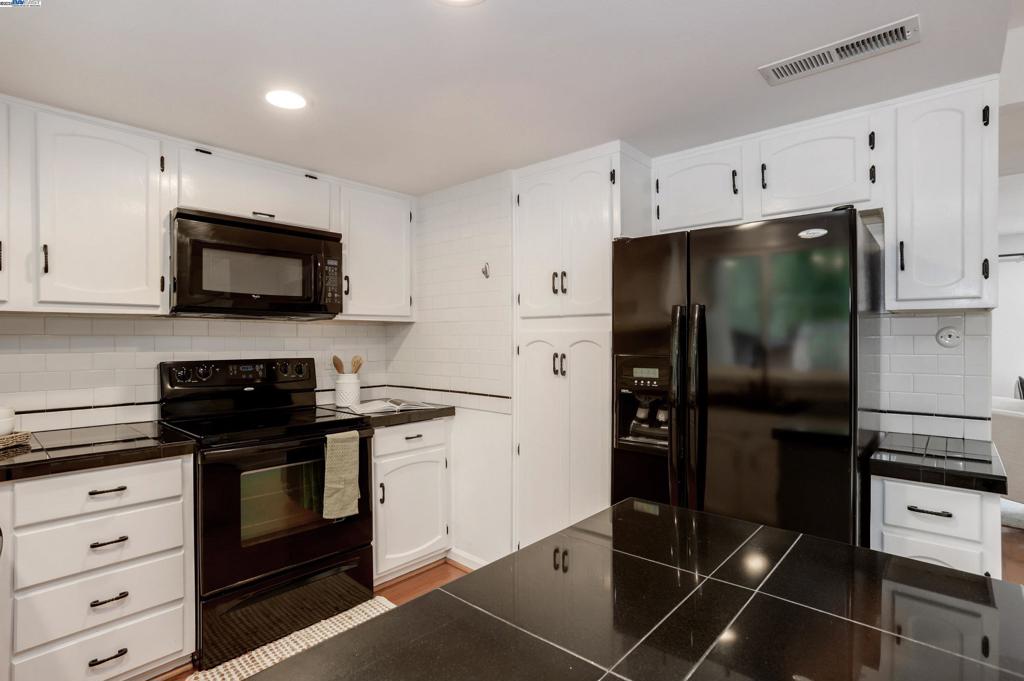 DOWNTOAREA - Residential Lease