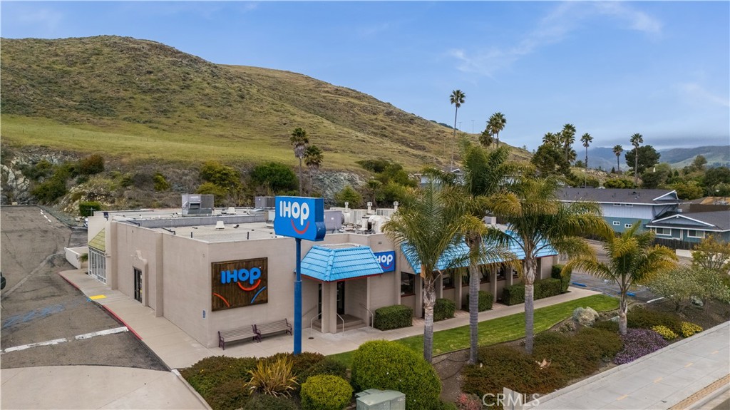 212 Madonna Rd is built out restaurant with a strong location, in close proximity and easy access to US 101, shopping centers and the landmark Madonna Inn. Additional revenue opportunity to service neighboring Best Western Hotel’s breakfast and evening meal offerings in the adjacent space within the same building. $2.25/SF NNN