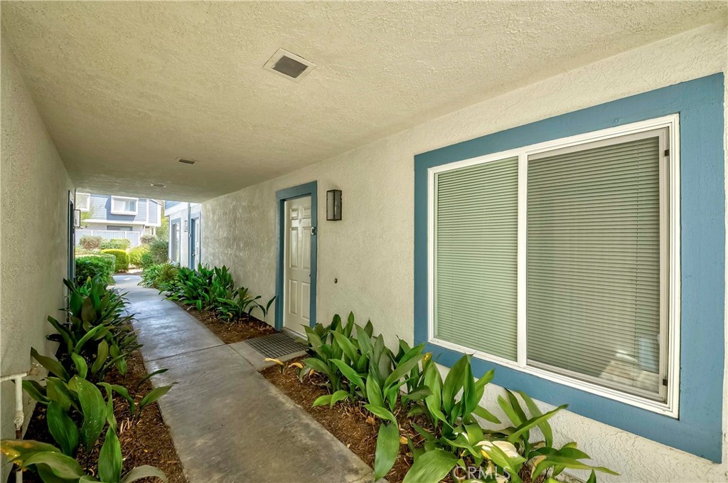 Fully Remodeled Two story townhome in desirable Cimarron Oaks of Diamond Bar. Dual pane windows through out, modern high gloss lacquered finish cabinets in kitchen & bathrooms and top of the line appliances. Spacious 2 master bedrooms with high ceiling ensuite bathrooms. Conveniently located laundry room next to bedrooms upstairs. Oversized 2 car garage just a cross the hall. Private fenced patio area with side gate access. Highly rated schools: Walking distance to Diamond Point Elementary, Lorbeer Middle school and Diamond Ranch High School. HOA amenities include swimming pool & spa, tennis court and covers water, trash, exterior maintenance and fire insurance. Easy access to FRWY 60, 57, 10 and 71 and close to Cal Poly and Mt. San Antonio College.