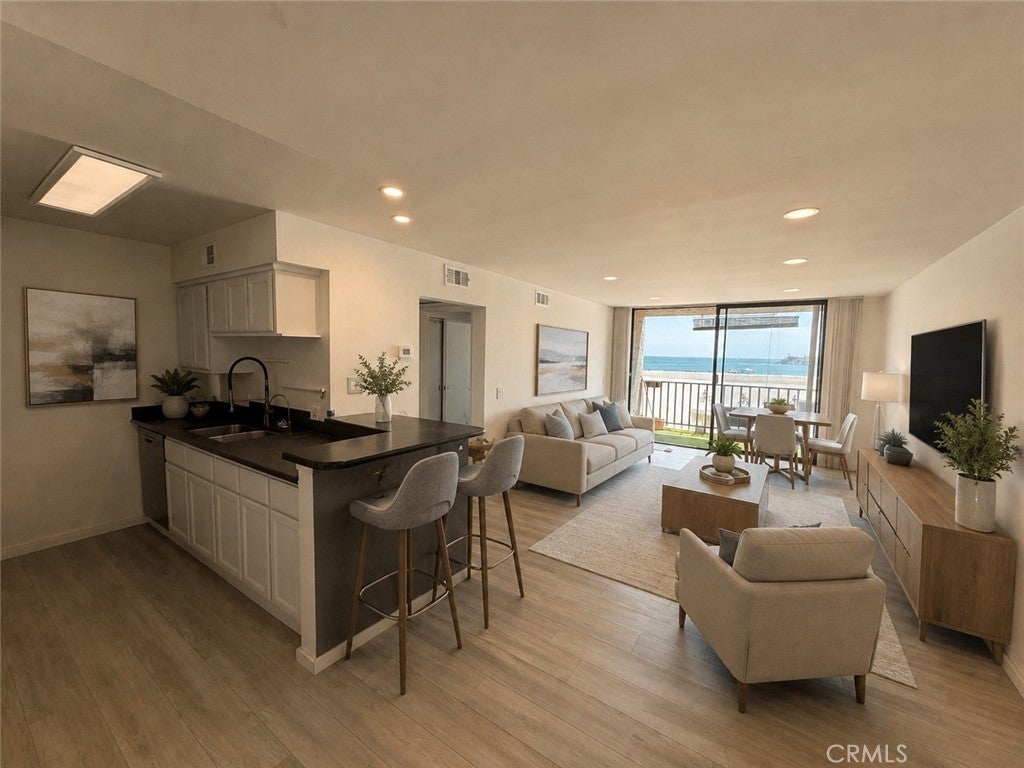 1140 E Ocean Boulevard 136