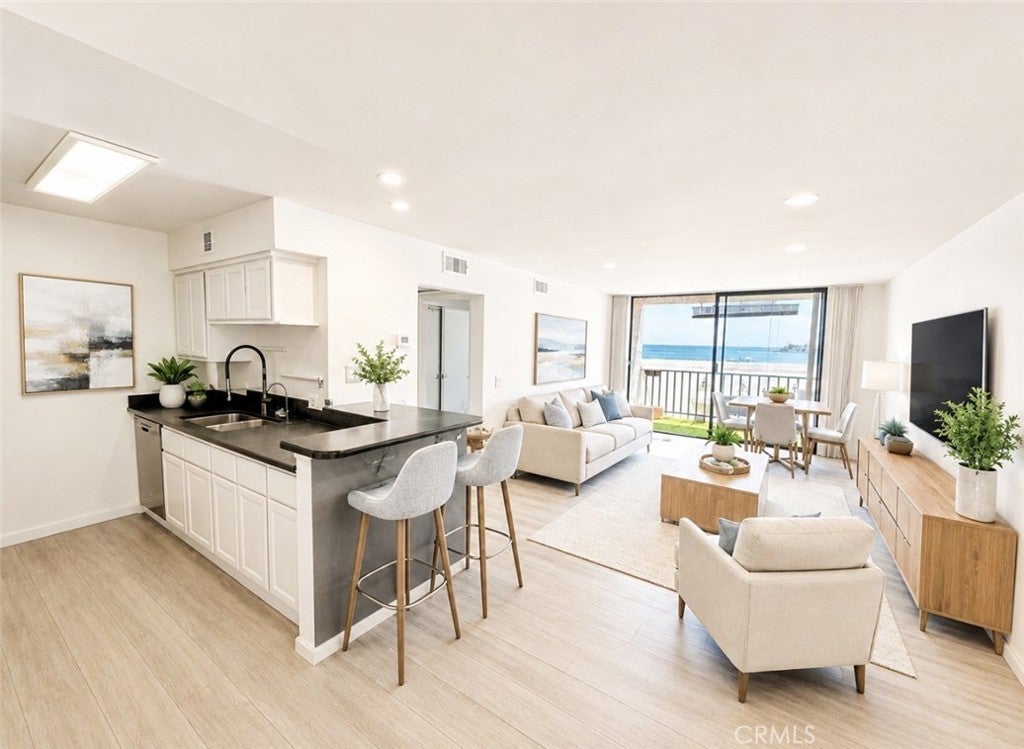 1140 E Ocean Boulevard 136