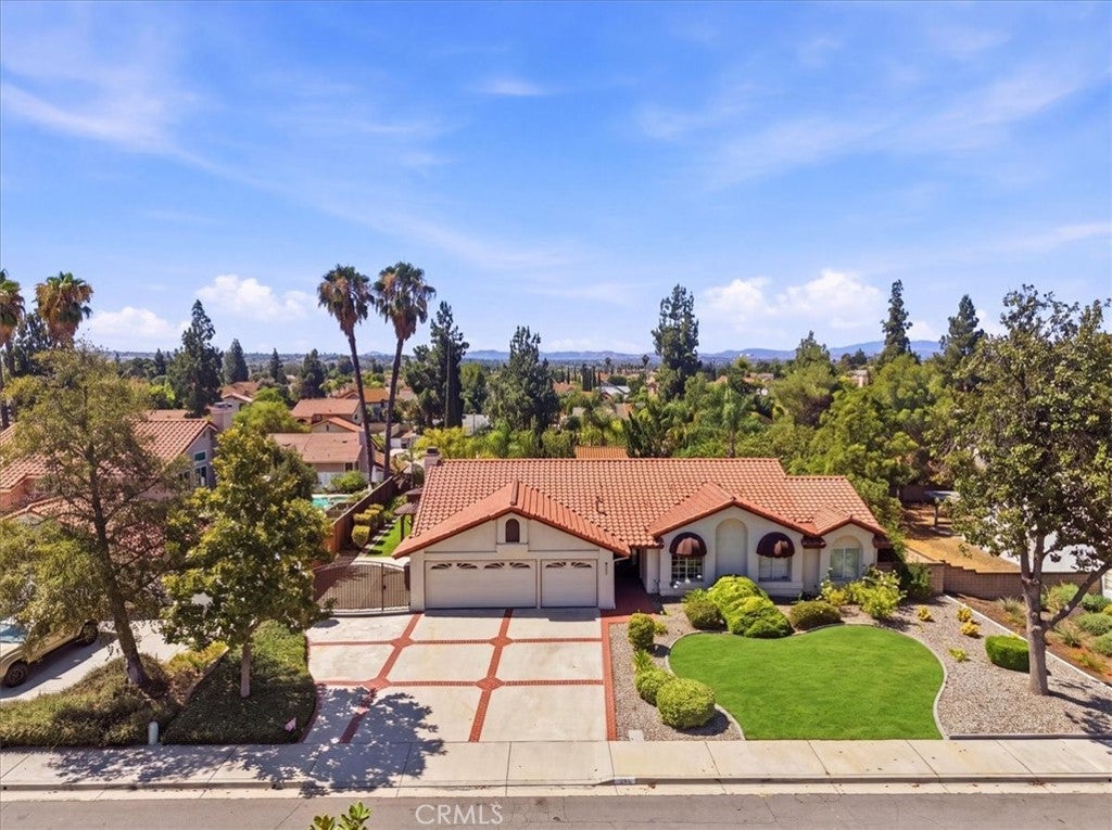 165 Cottonwood Avenue