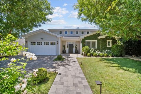 Photo of 4917 Edgerton Avenue, Encino, CA 91436 (MLS # BB26084295)