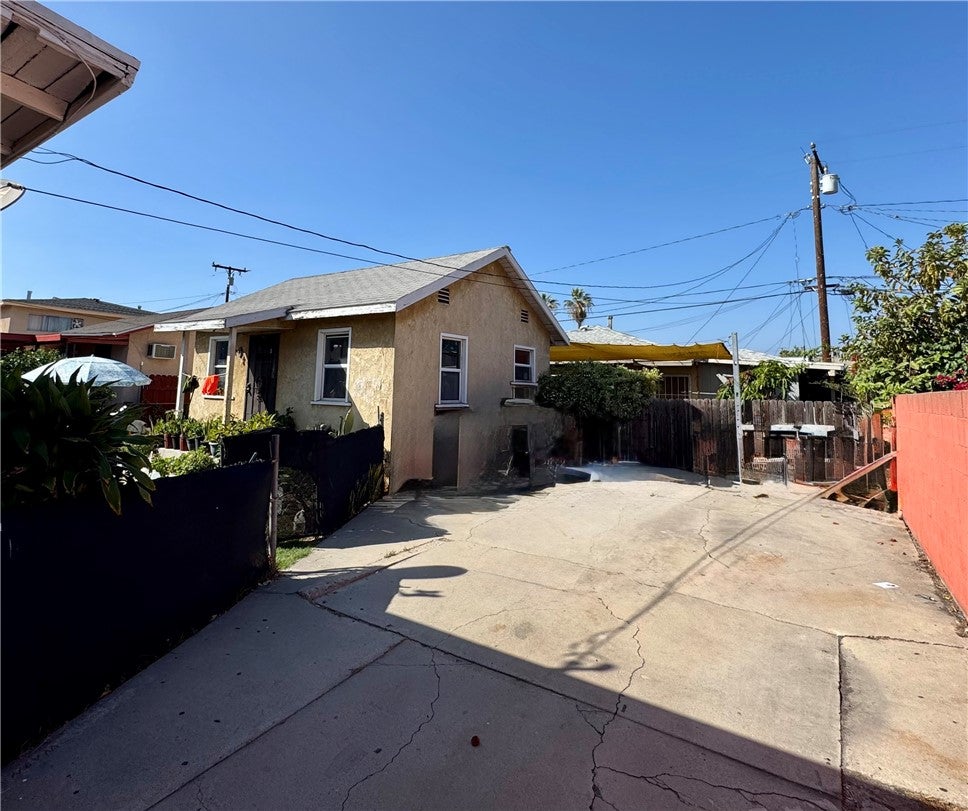 5067 E 60th