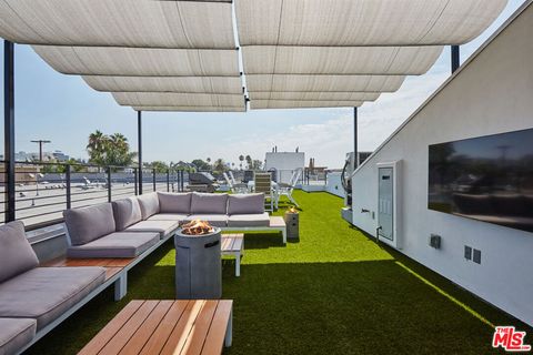 Photo of 1337 N Fuller Avenue, Los Angeles, CA 90046 (MLS # 25580617) Photo of 1337 N Fuller Avenue, Los Angeles, CA 90046 (MLS # 25580617)