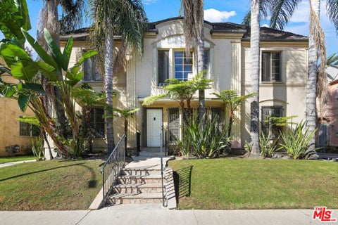 Photo of 639 S Burnside Avenue, Los Angeles, CA 90036 (MLS # 26936895)