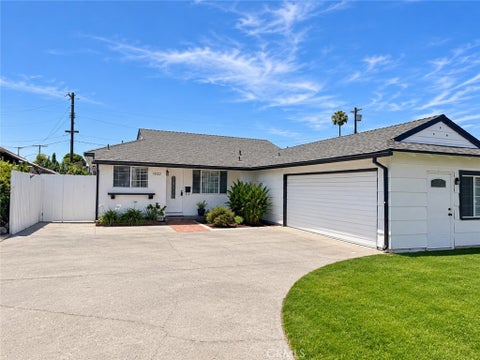 Photo of 13122 Barbara Ann ST, North Hollywood, CA 91605 (MLS # SR26226267)