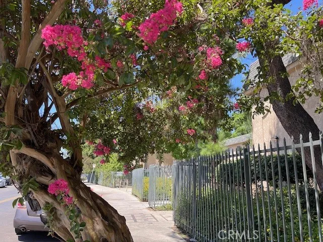 Northridge, California 91325, United States, 2 Bedrooms Bedrooms, ,2 BathroomsBathrooms,Residential,Active,247507