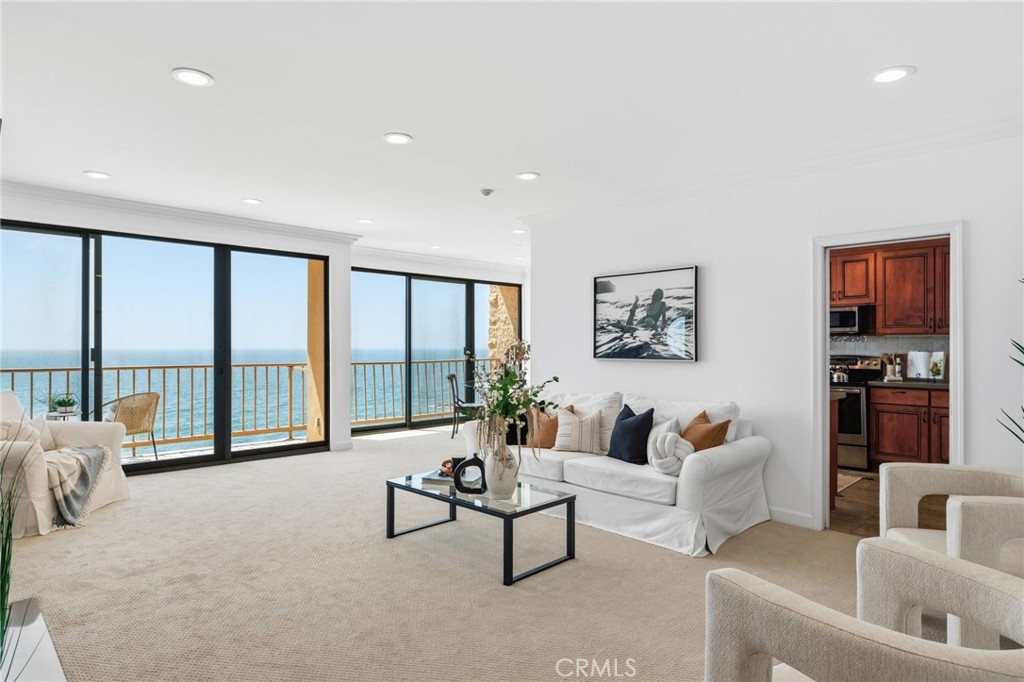727 Esplanade 306