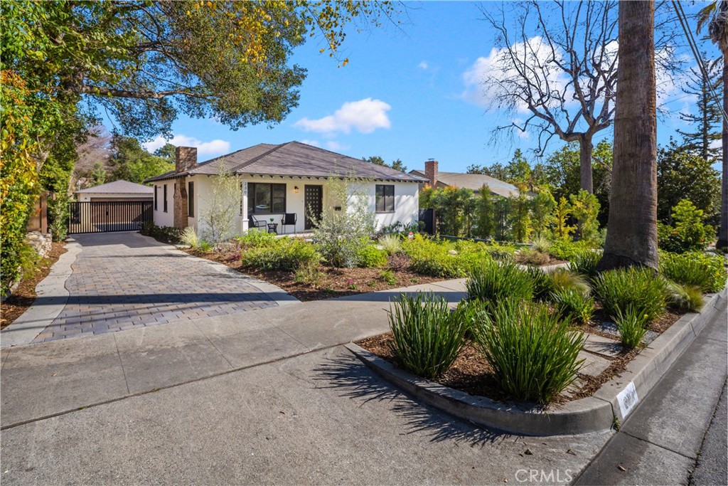 230 N Sunnyside Avenue