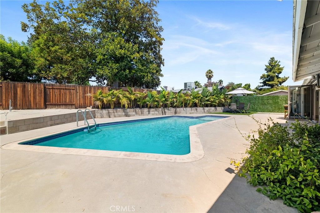 Photo of 19945 Gresham Street, Northridge, CA 91324 (MLS # SR26057007)