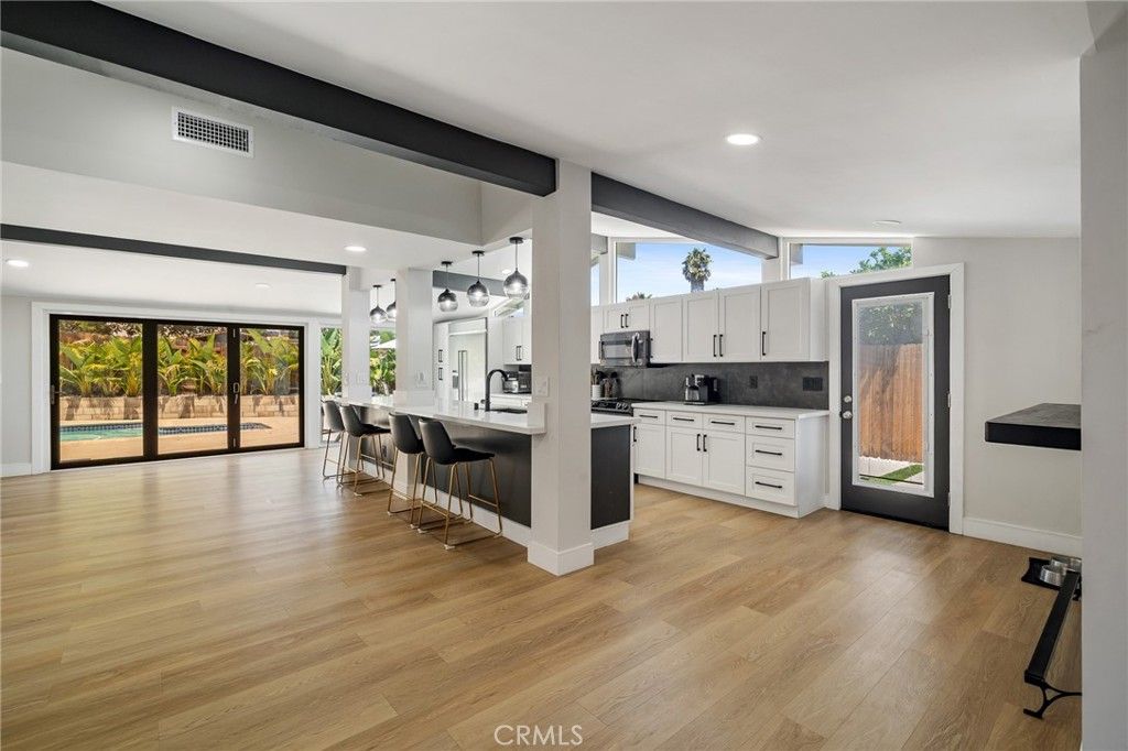 Photo of 19945 Gresham Street, Northridge, CA 91324 (MLS # SR26057007)