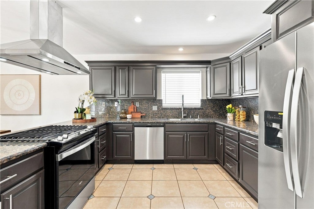 7635 Fallbrook