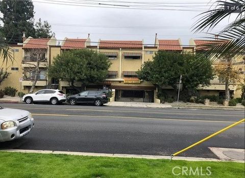 Photo of 12203 Magnolia BLVD #107, Valley Village, CA 91607 (MLS # SR26116133)