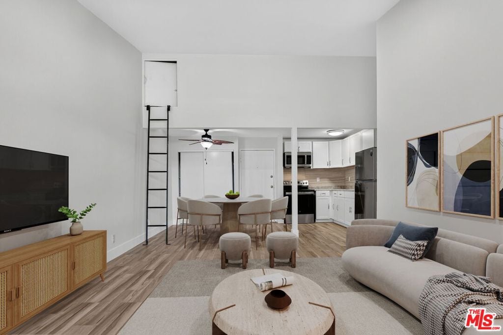 21801 Roscoe Boulevard 206