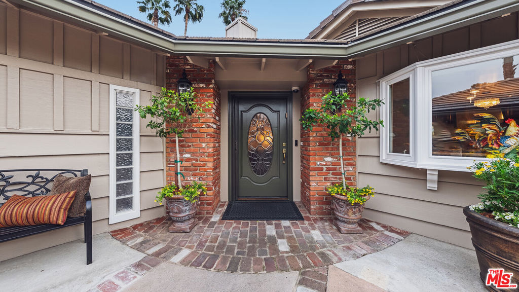1910 Las Flores Drive