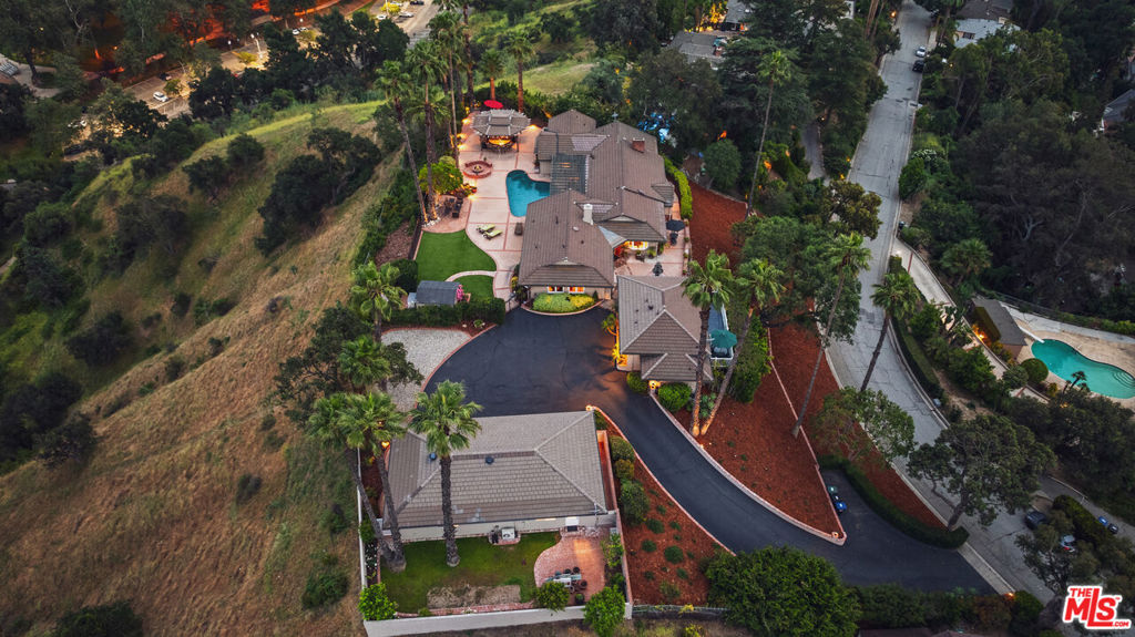 1910 Las Flores Drive