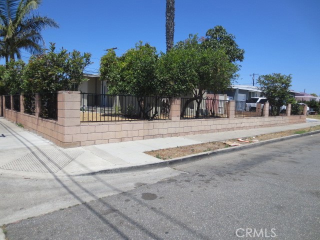 1403 W Elder Avenue