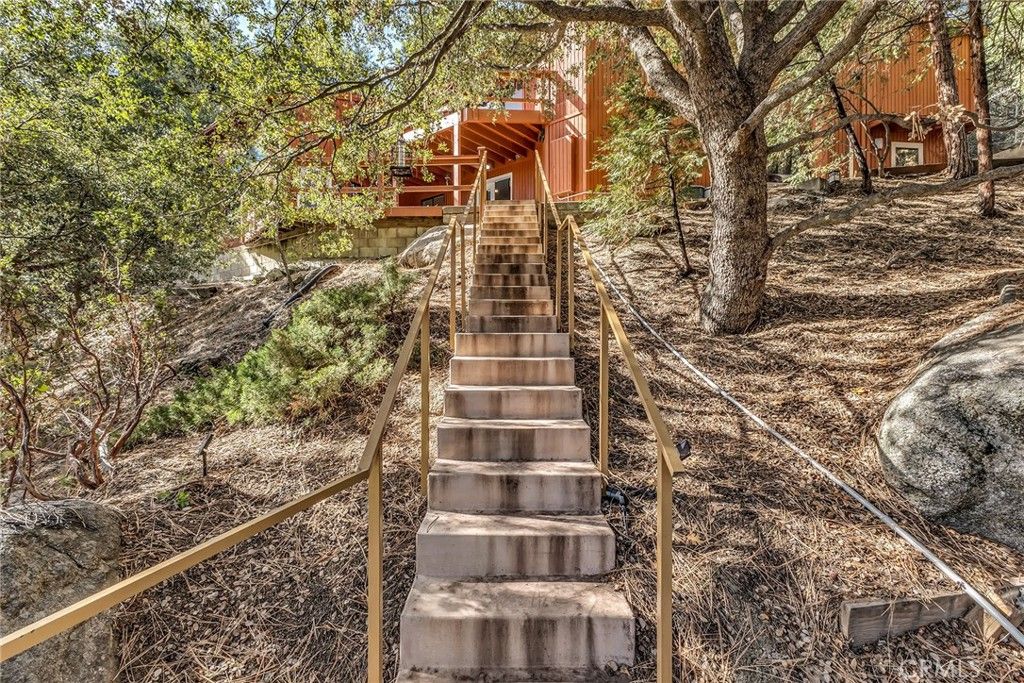 Photo of 53580 Jeffrey Pine Rd, Idyllwild, CA 92549 (MLS # SW25267098)