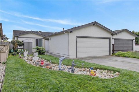 Photo of 525 Cloudview Drive, Watsonville, CA 95076 (MLS # ML82035615)