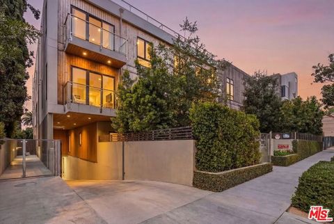 Photo of 1041 N Spaulding Avenue #203, Los Angeles, CA 90046 (MLS # 26840227)