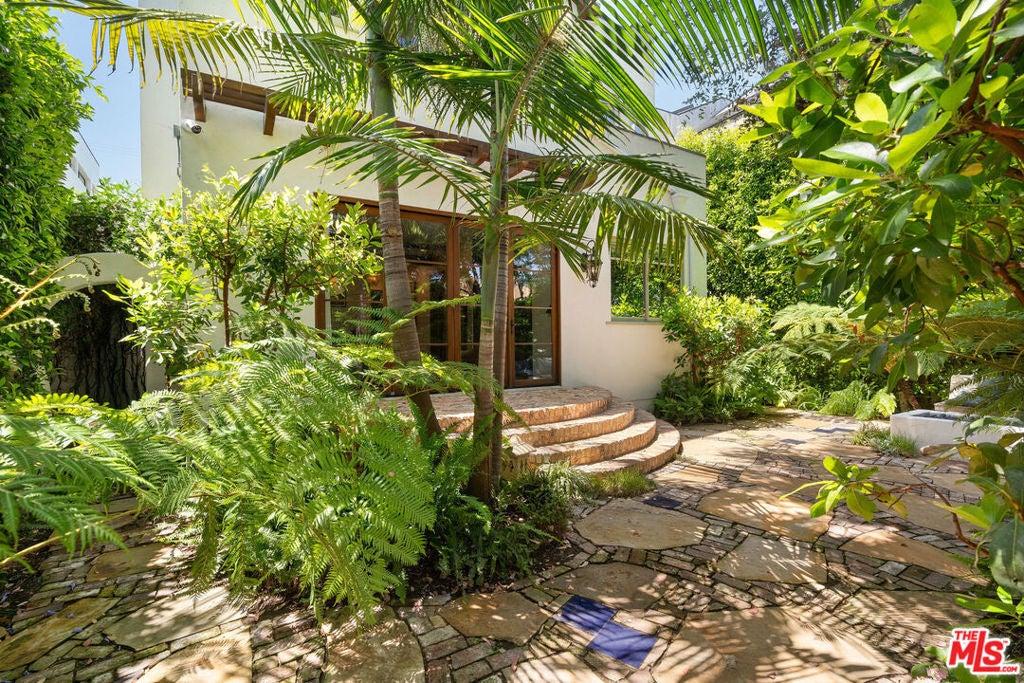 1623 Crescent Place