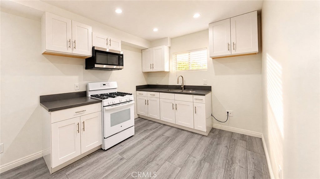 6851 Foothill