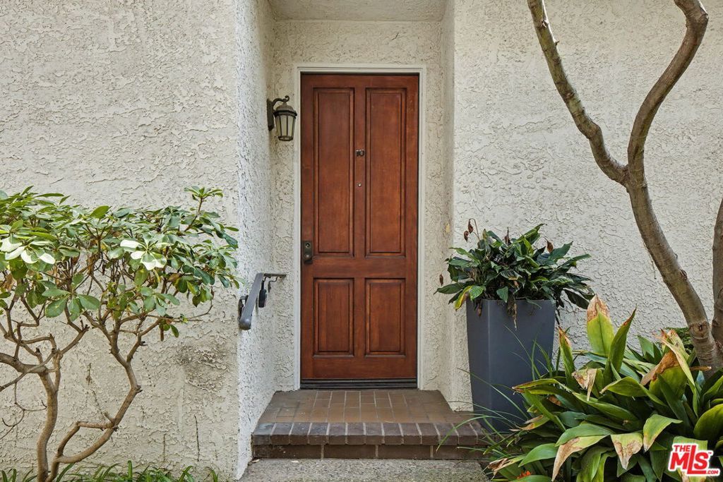 Photo of 1037 16th Street #10, Santa Monica, CA 90403 (MLS # 26659287)