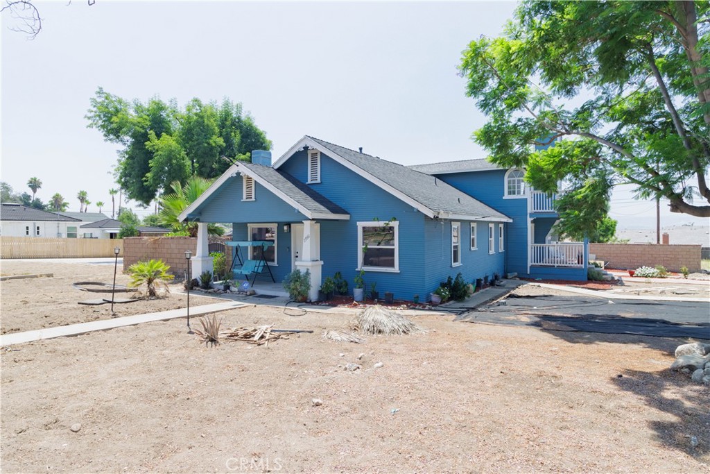Welcome to this Custom built very unique property located in East Highland sited on one of the largest lots on the cul-de-sac! Perfect for those who enjoy privacy. As you go down the street there is evidence of various unique arquitects which makes this neighborhood quite peculiar. All homes are custom built and have a charming craftsmanship. Large master bedroom with private balcony with amazing view to the mountains, large laundry room, 3 fireplaces, 2 car garage, 3rd bathroom is outdoor very convenient for your BBQ's and family reunions, RV access, brick walls around the property and much more!