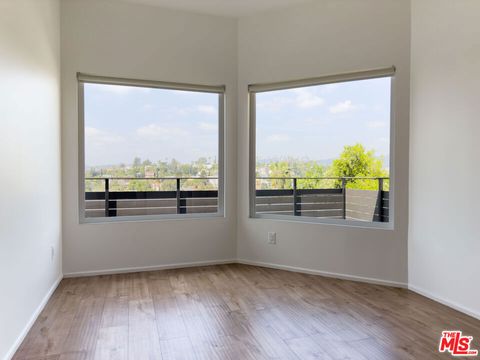 Photo of 845 N La Fayette Park Place, Los Angeles, CA 90026 (MLS # 26665681)