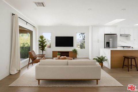 Photo of 1402 Allesandro Street, Los Angeles, CA 90026 (MLS # 25614251)