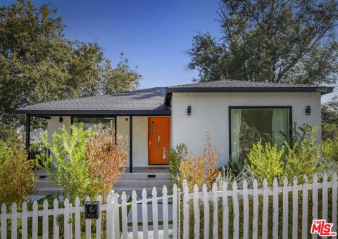 Photo of 1402 Allesandro Street, Los Angeles, CA 90026 (MLS # 25614251)