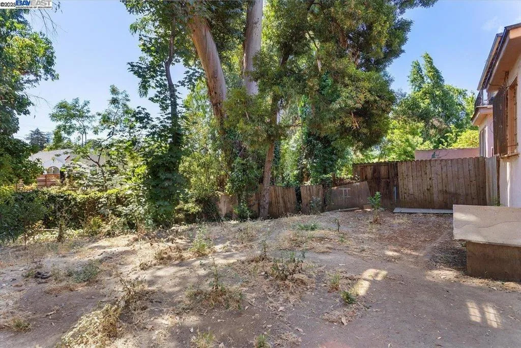 Oakland, California 94601, United States, ,Residential,Active,168073