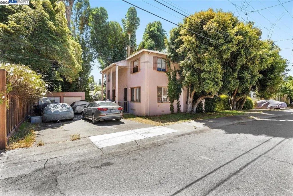 Oakland, California 94601, United States, ,Residential,Active,168073