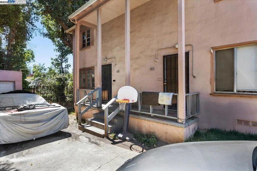 Oakland, California 94601, United States, ,Residential,Active,168073