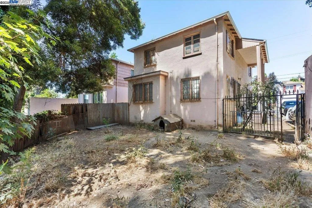 Oakland, California 94601, United States, ,Residential,Active,168073