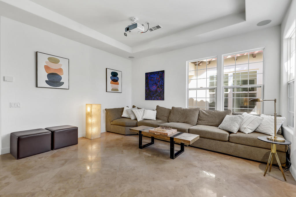 Mountain View CC - Residential Lease